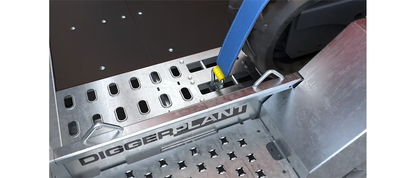 Cuneo d'arresto anteriore TracStrap posizionato lungo la guida laterale punzonata del Digger Plant.