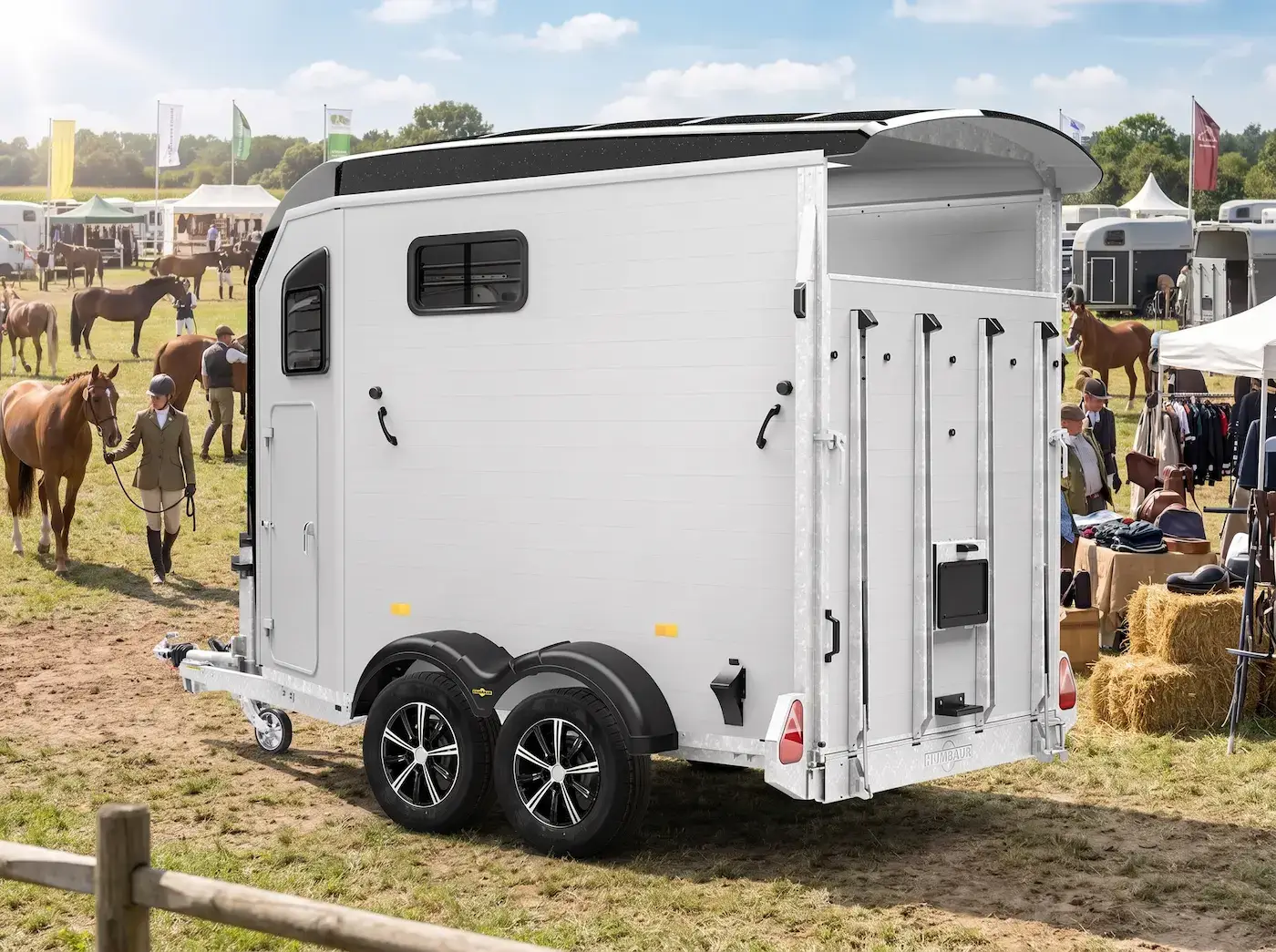 Trailer cavalli Humbaur Areion Pure con design aerodinamico e ventilazione ottimizzata.