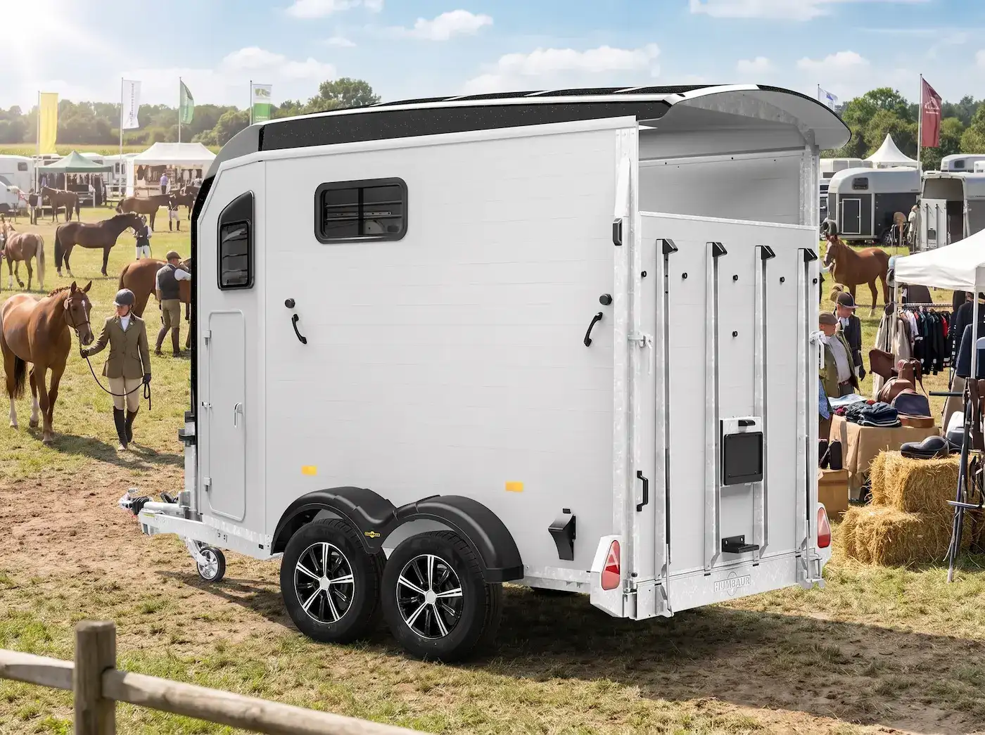 Trailer cavalli Humbaur Areion Pure con design aerodinamico e ventilazione ottimizzata.