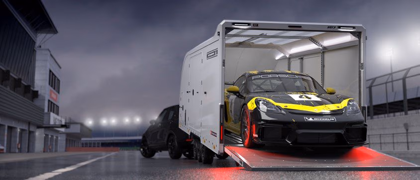 Porsche da competizione in fase di carico su un rimorchio chiuso Brian James Race Transporter 7 con porta posteriore motorizzata aperta.